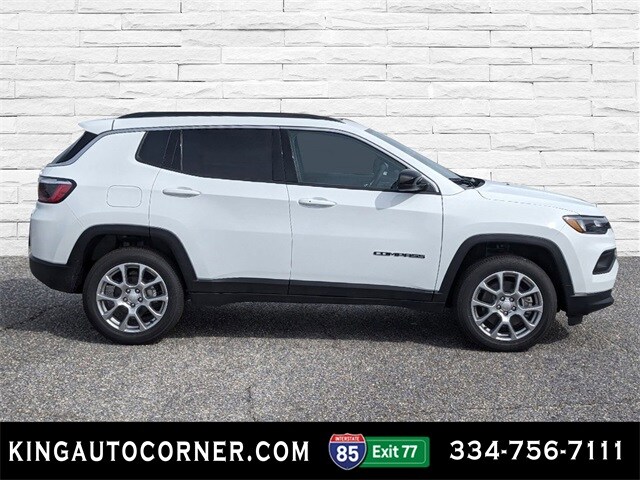 2024 Jeep Compass Latitude Lux photo 4
