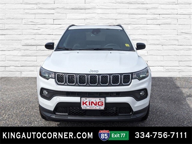 2024 Jeep Compass Latitude Lux photo 2