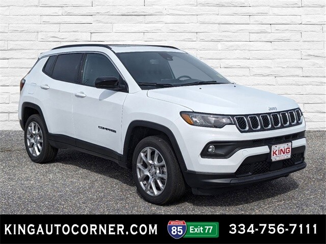 2024 Jeep Compass Latitude Lux photo 3