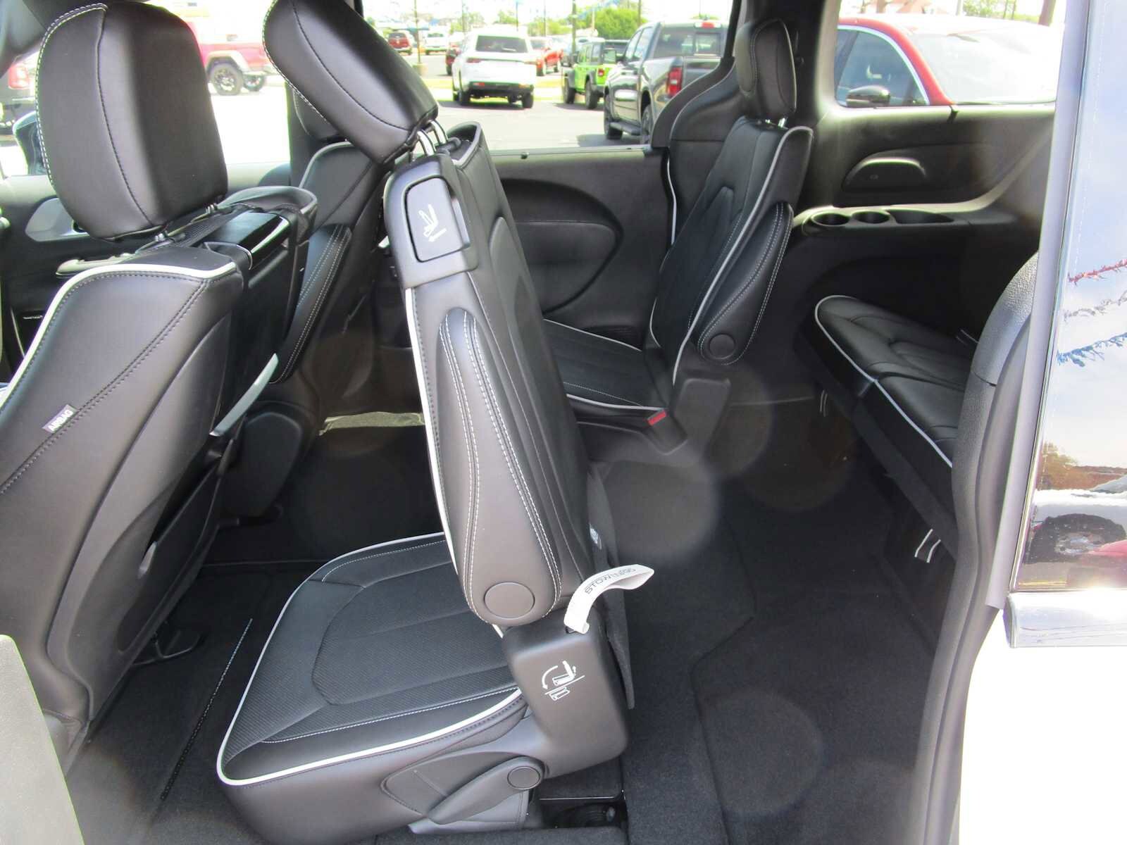 2026 Chrysler Pacifica Limited - Photo 22