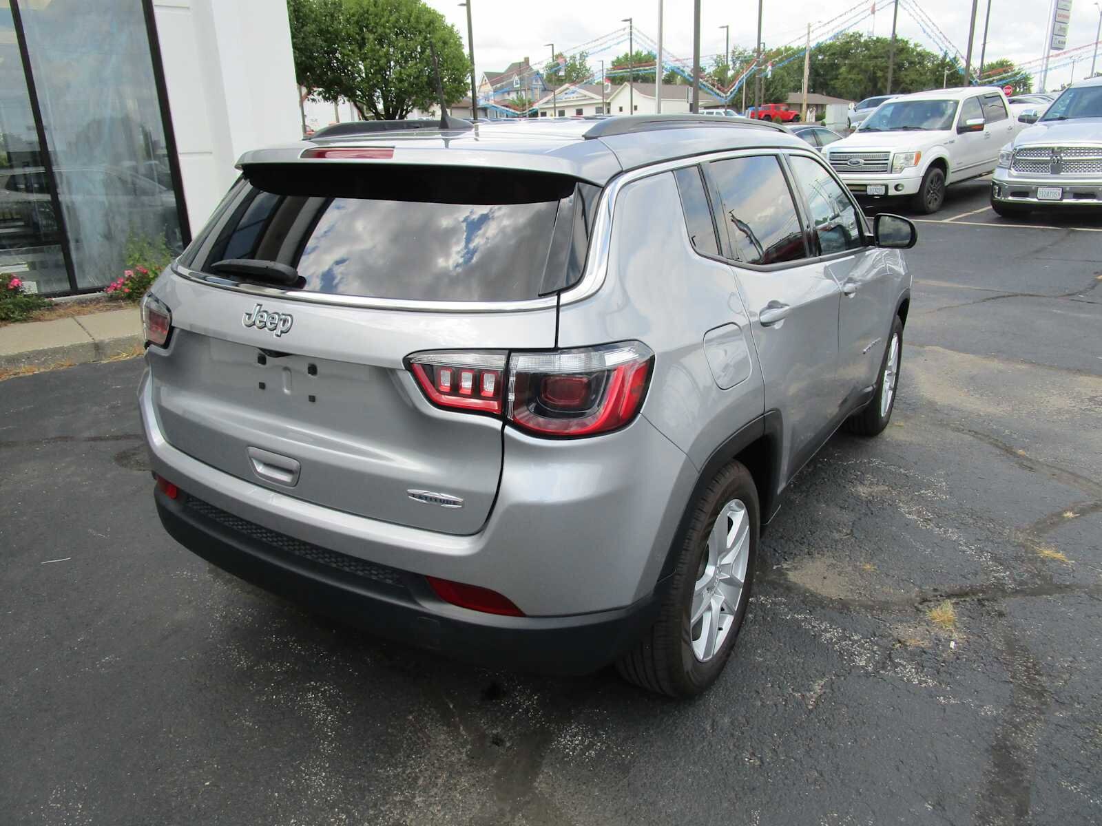 2022 Jeep Compass Latitude photo 4