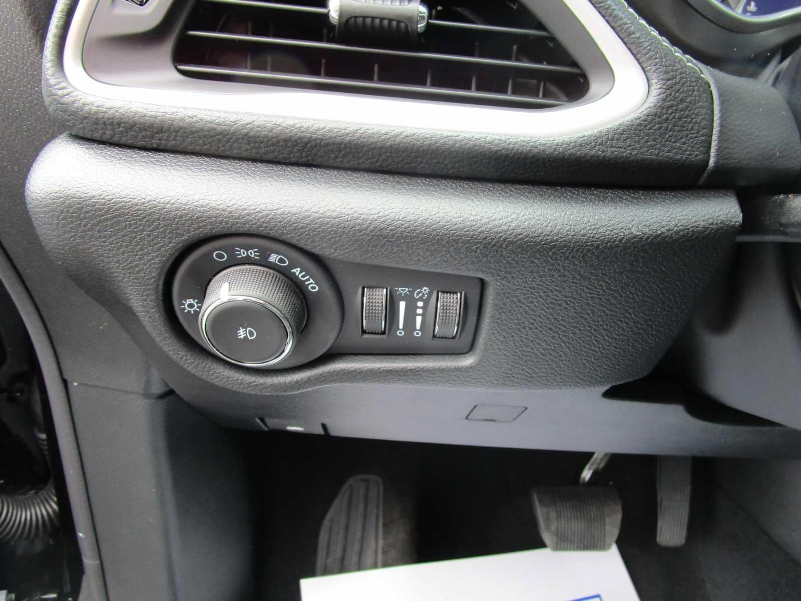 2026 Chrysler Pacifica Select - Photo 27