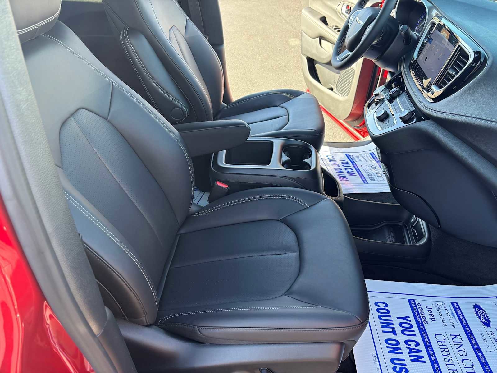 2026 Chrysler Pacifica Select - Photo 17