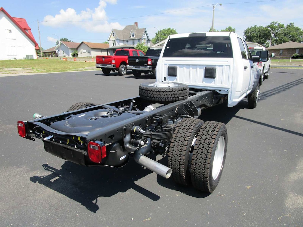 New 2025 Ram 5500 Chassis Cab 5500 TRADESMAN CHASSIS CREW CAB 4X4 84' CA Pickup