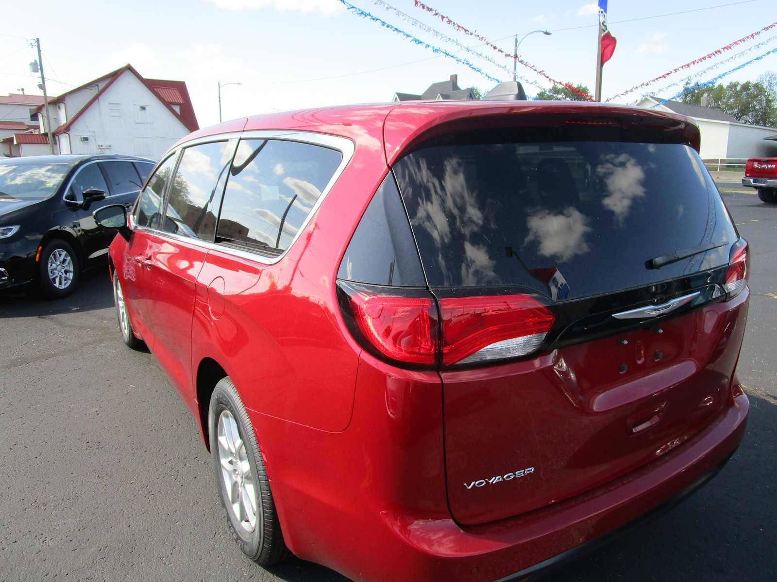 2026 Chrysler Voyager LX - Photo 7