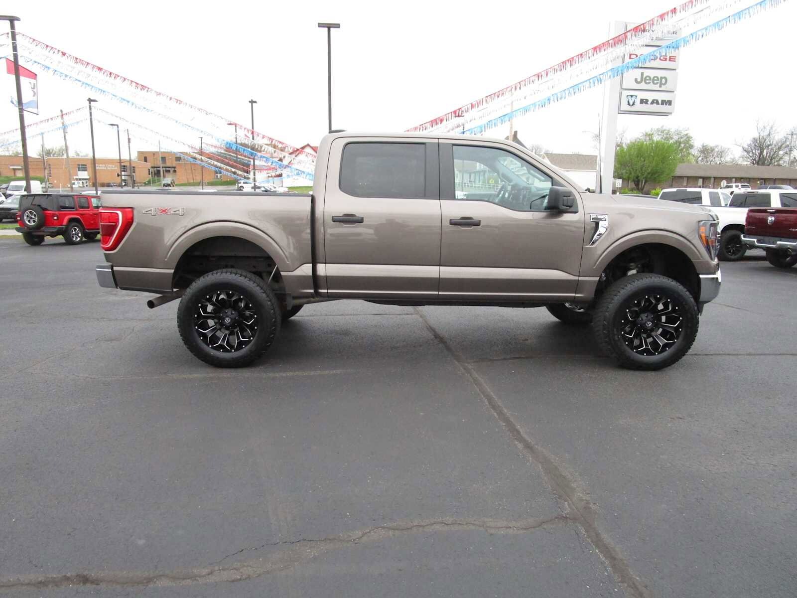 2023 Ford F-150 XLT photo 2