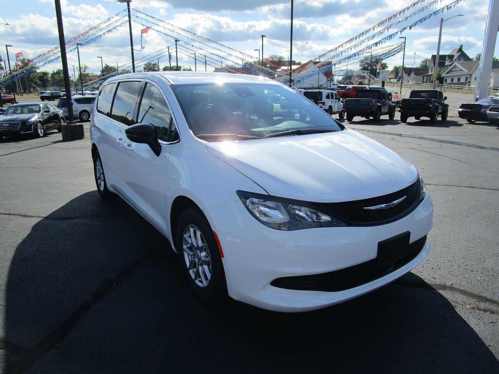 2026 Chrysler Voyager LX photo 4