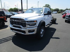 2025 Ram 5500 Chassis Cab 5500 TRADESMAN CHASSIS CREW CAB 4X4 84' CA Pickup