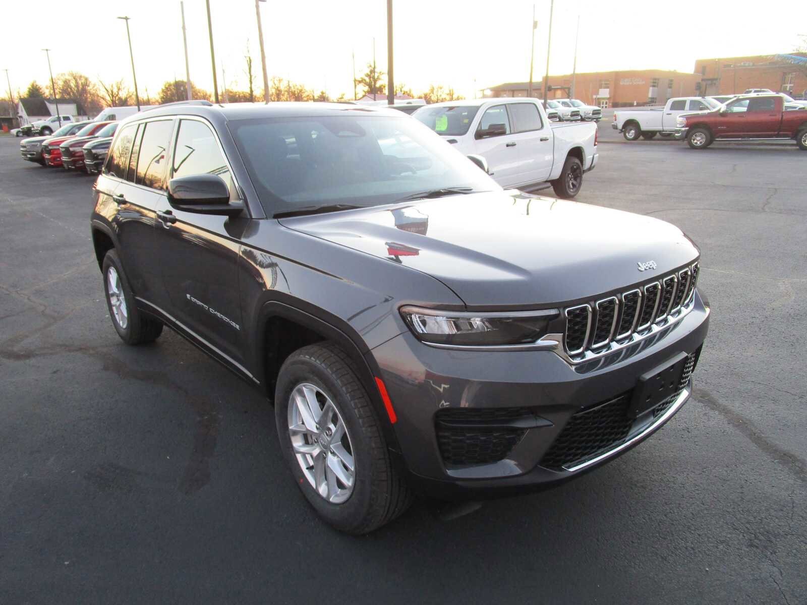2025 Jeep Grand Cherokee Laredo X photo 4