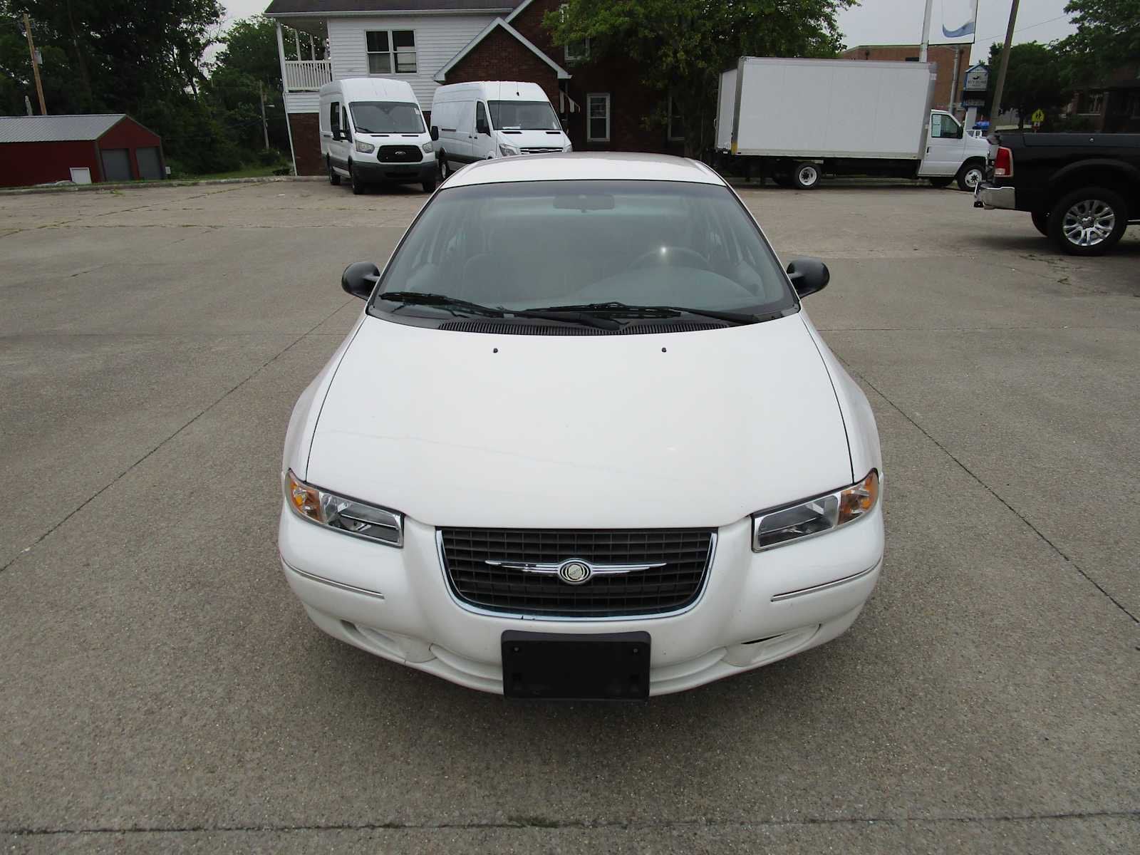 Used 2000 Chrysler Cirrus LX with VIN 1C3EJ46X5YN310016 for sale in Mount Vernon, IL