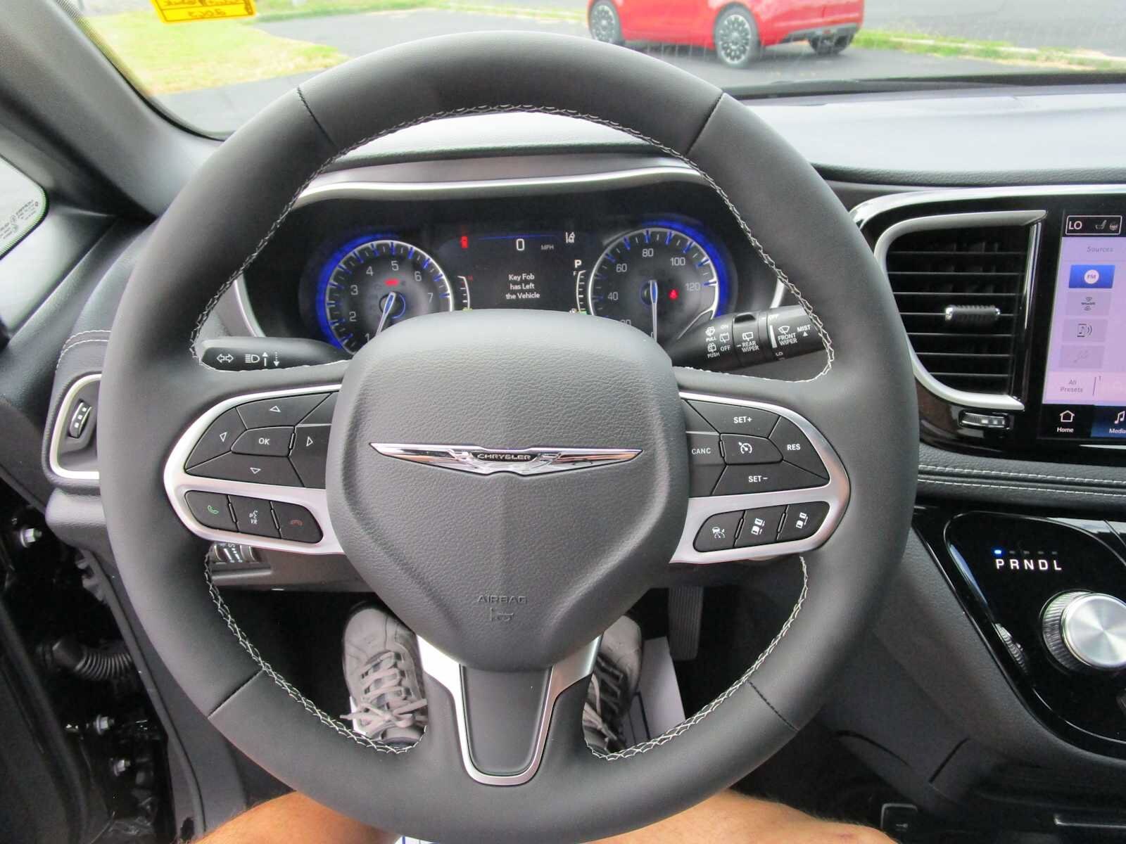 2026 Chrysler Pacifica Select - Photo 29