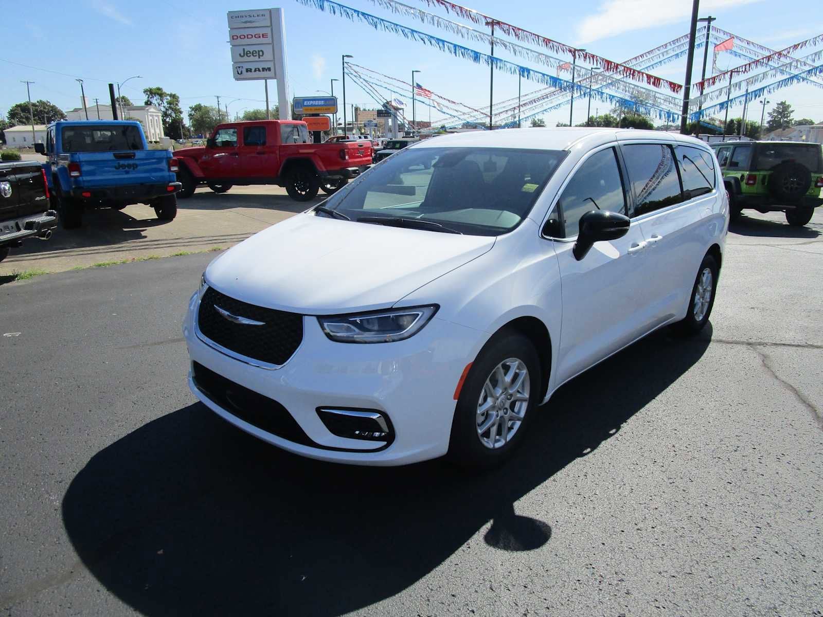 2026 Chrysler Pacifica Passenger Van 