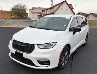 2026 Chrysler Pacifica SELECT Passenger Van