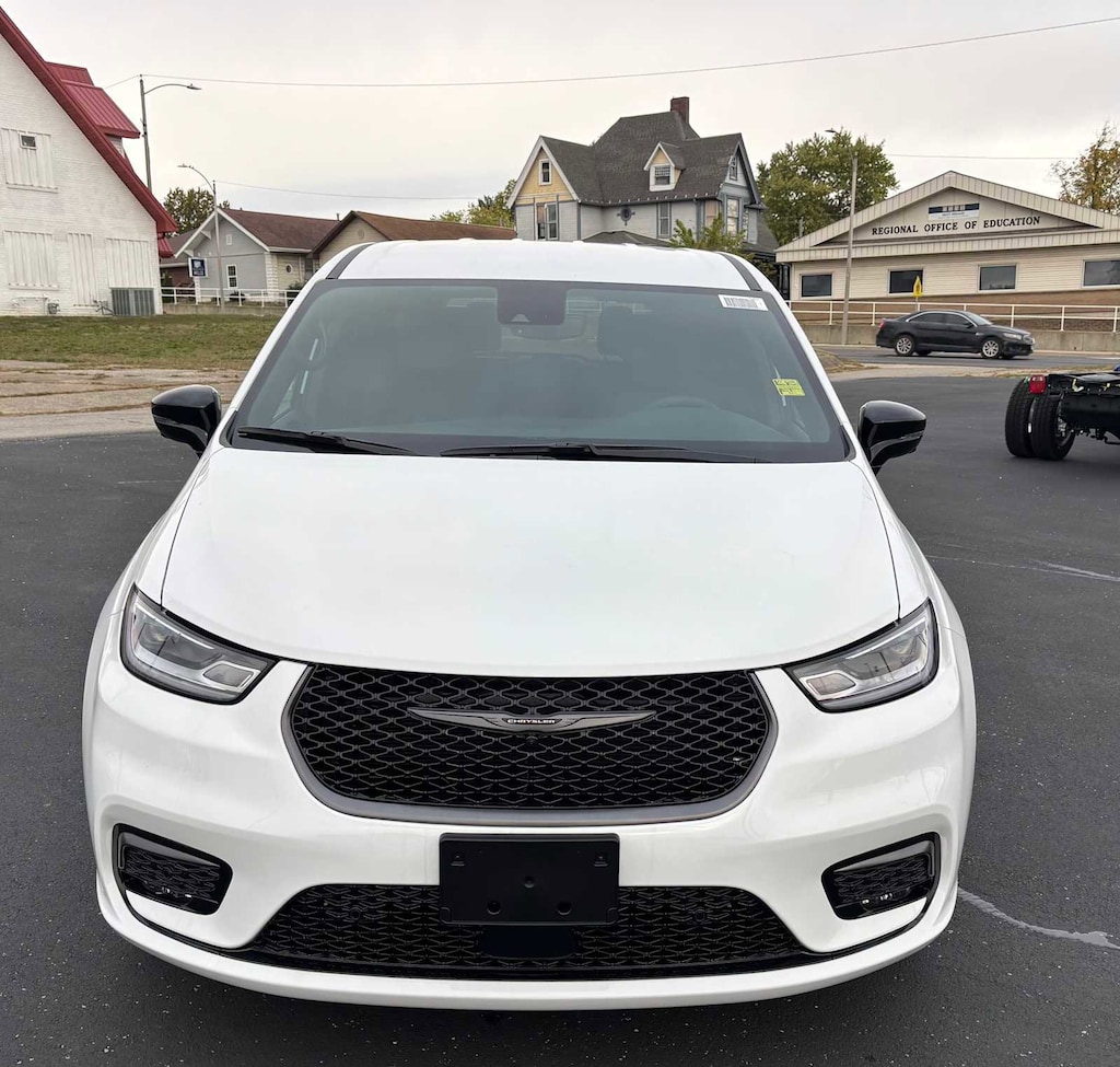 New 2026 Chrysler Pacifica SELECT Passenger Van