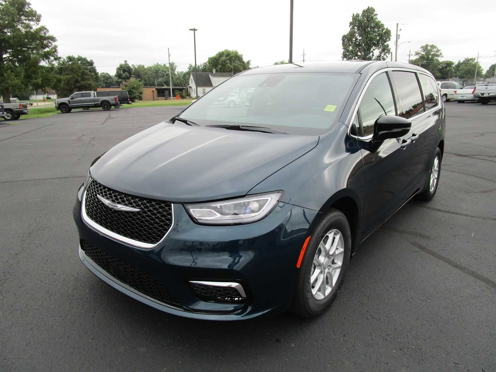 2025 Chrysler Pacifica Passenger Van 