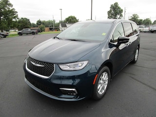 2025 Chrysler Pacifica SELECT Passenger Van