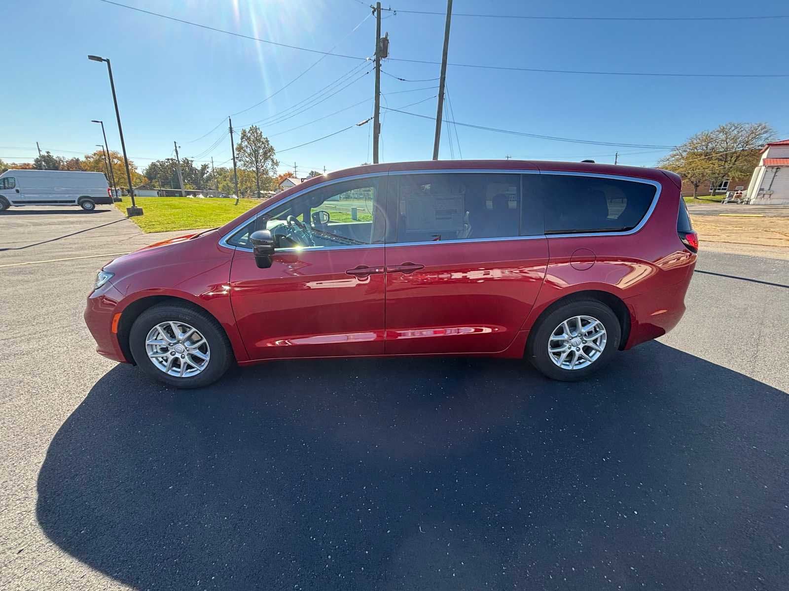 2026 Chrysler Pacifica Select - Photo 8