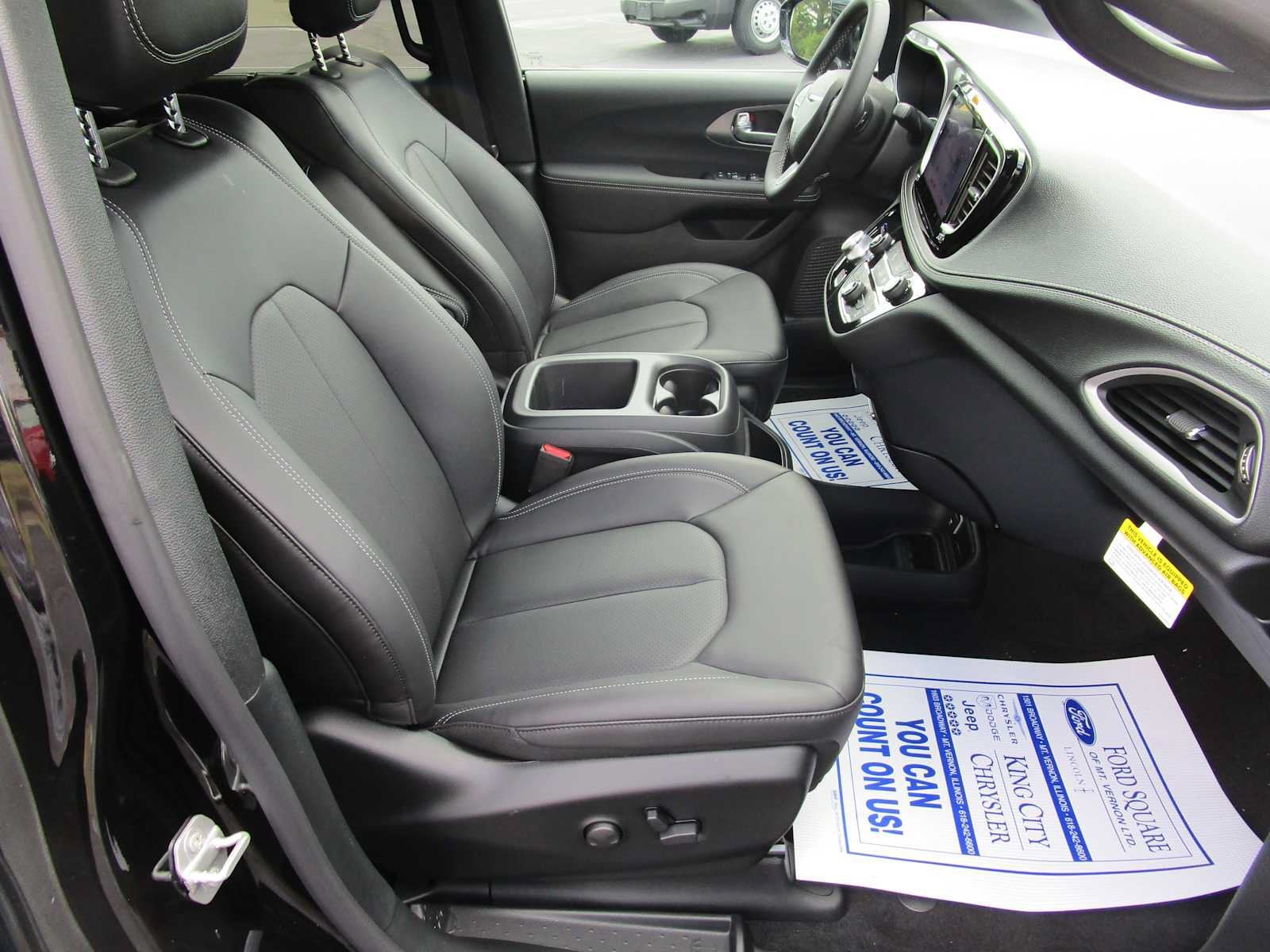 2026 Chrysler Pacifica Select - Photo 18