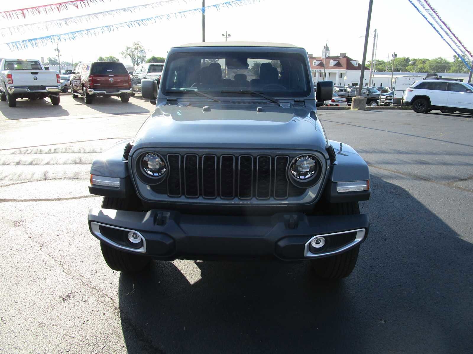 2024 Jeep Gladiator Sport photo 3