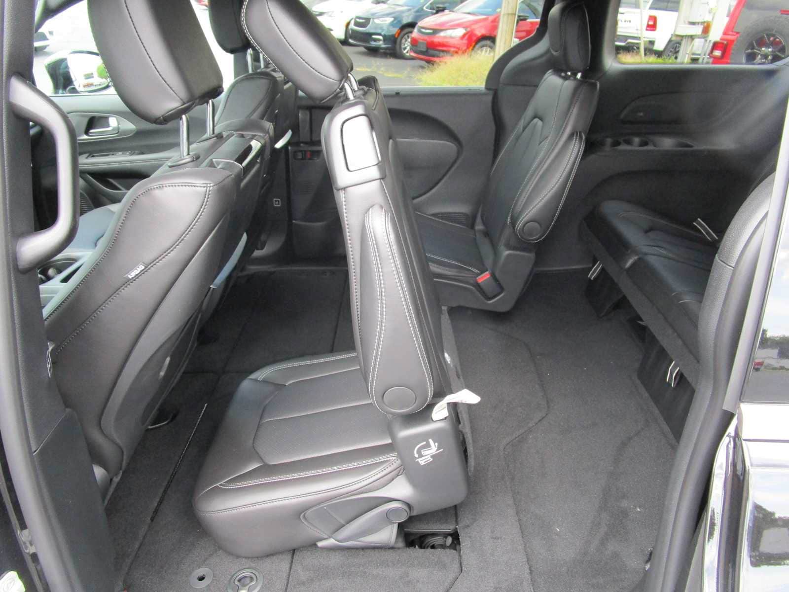 2026 Chrysler Pacifica Select - Photo 22