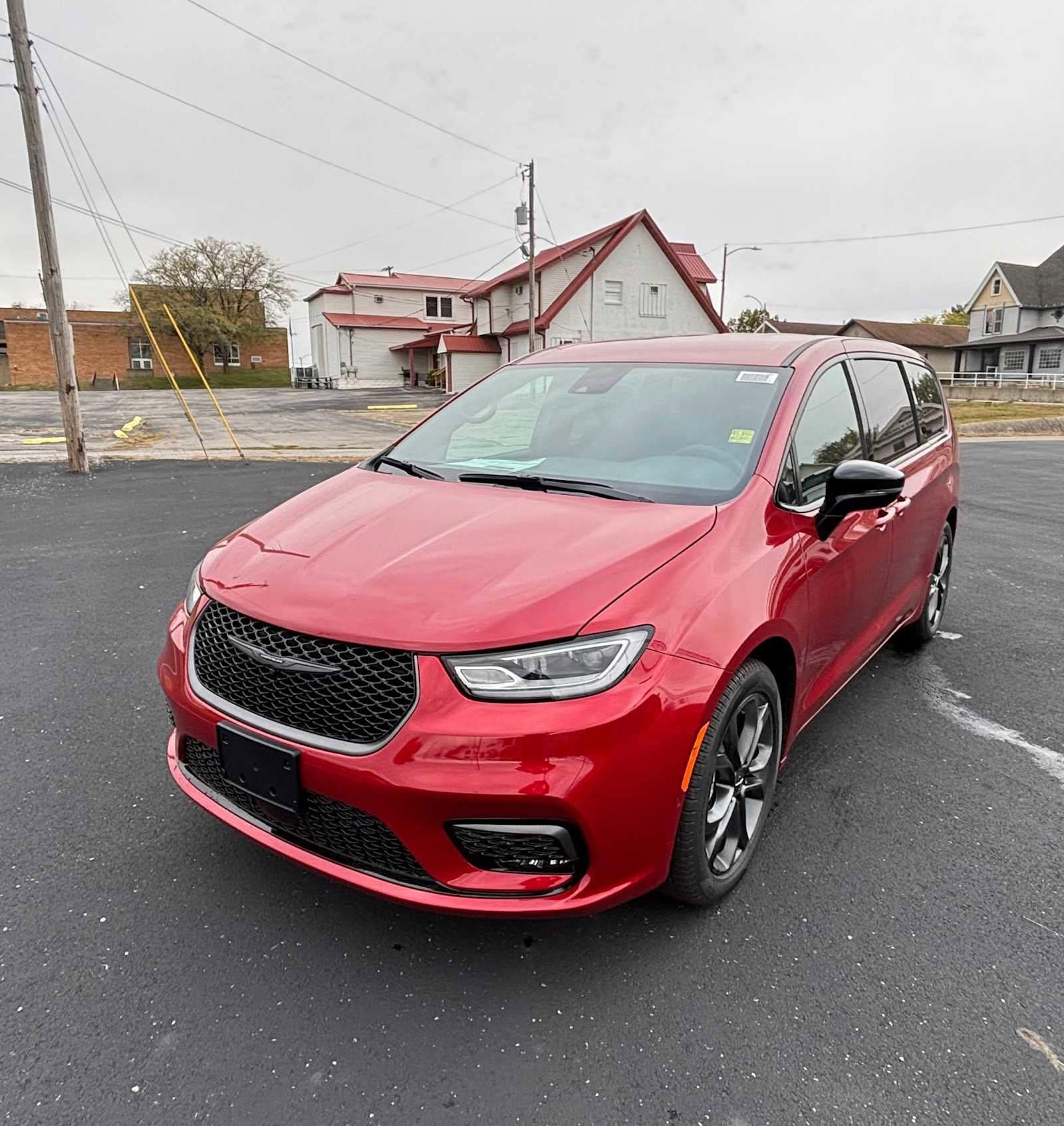 2026 Chrysler Pacifica Select's photo