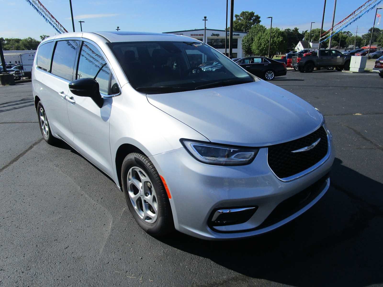 2024 Chrysler Pacifica Limited's photo