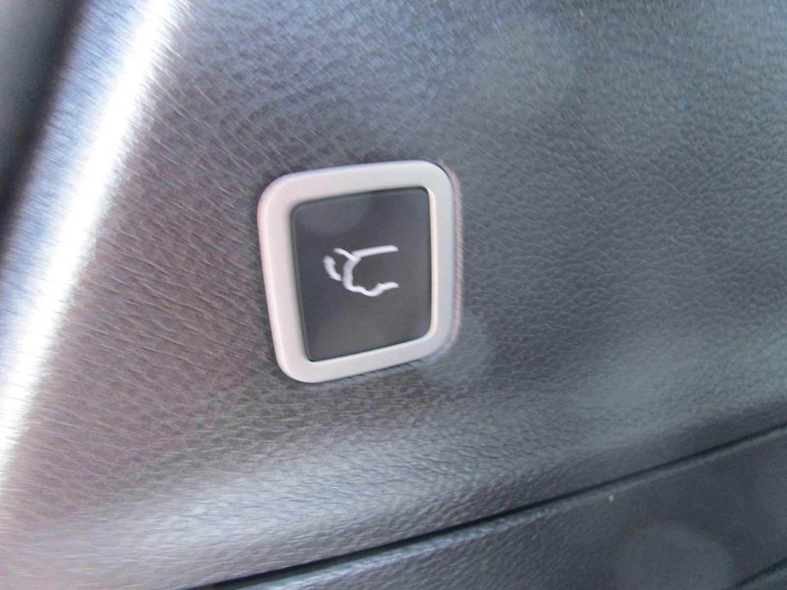 2026 Chrysler Voyager LX - Photo 12