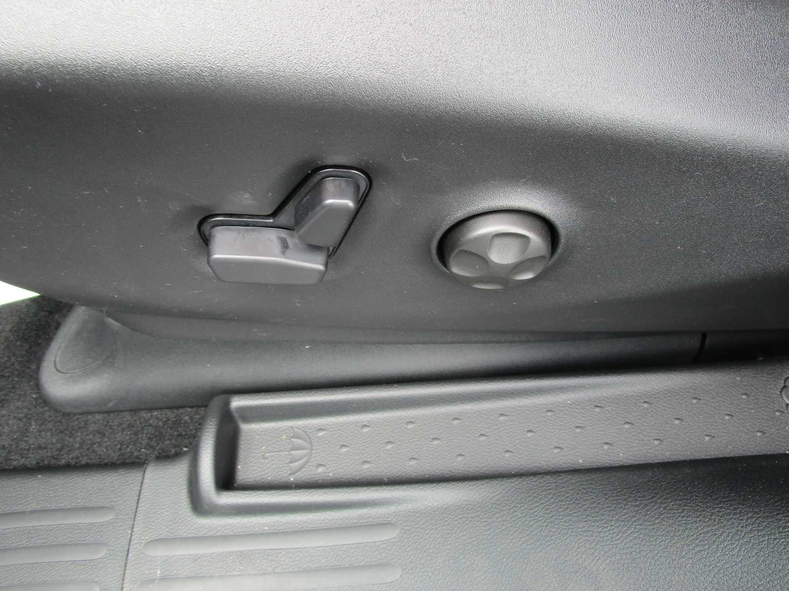 2026 Chrysler Pacifica Select - Photo 24