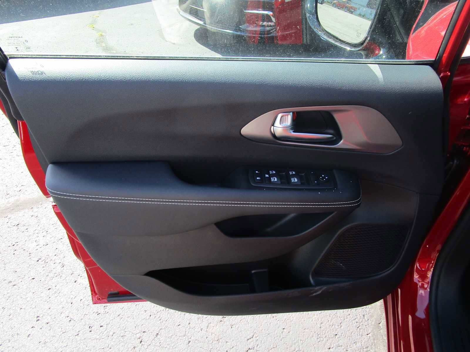 2026 Chrysler Voyager LX - Photo 20