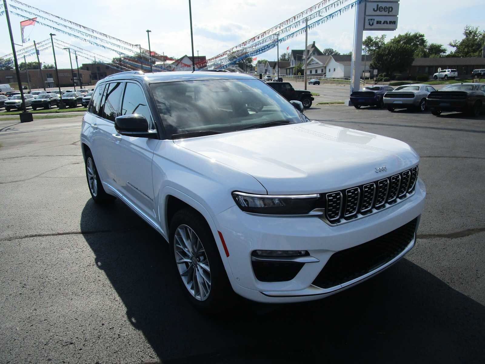 2024 Jeep Grand Cherokee Summit photo 3