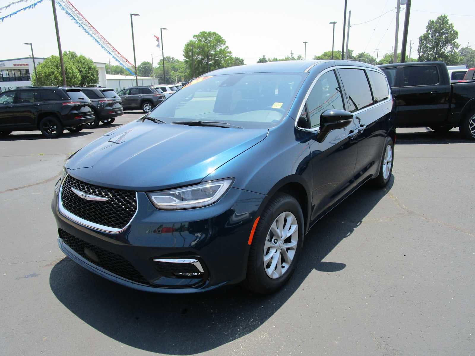 2025 Chrysler Pacifica Passenger Van 