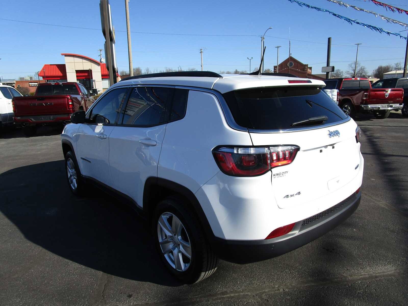 2022 Jeep Compass Latitude photo 4