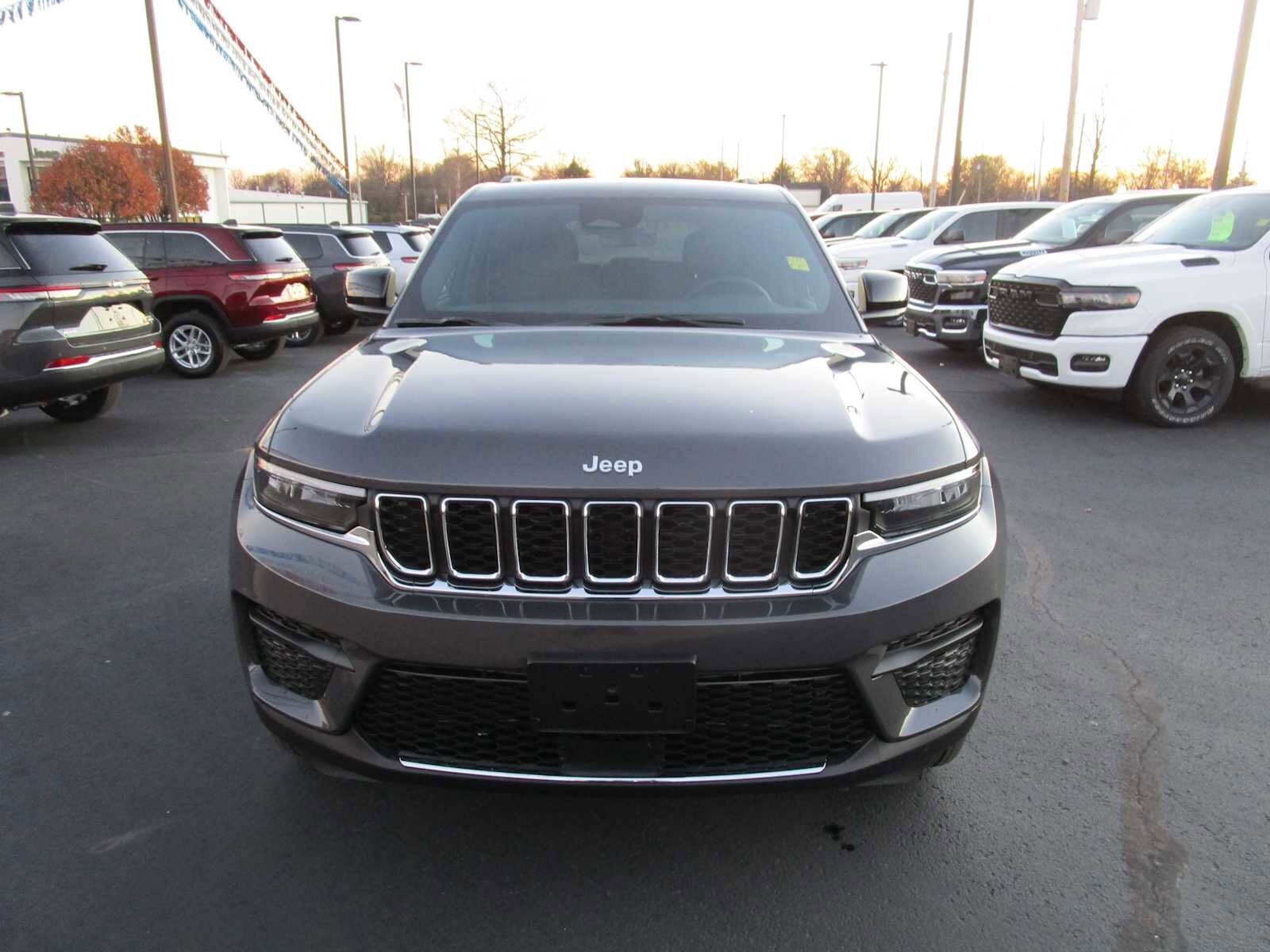 2025 Jeep Grand Cherokee Laredo X photo 3