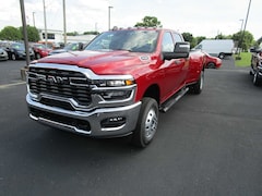2025 Ram 3500 TRADESMAN CREW CAB 4X4 8' BOX Pickup