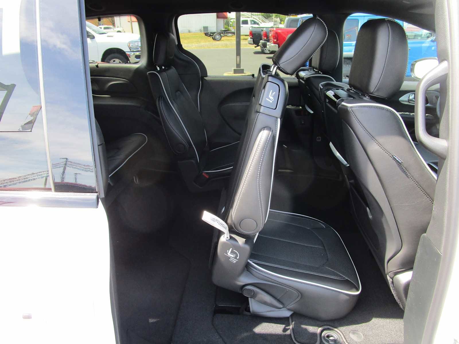 2026 Chrysler Pacifica Limited - Photo 14