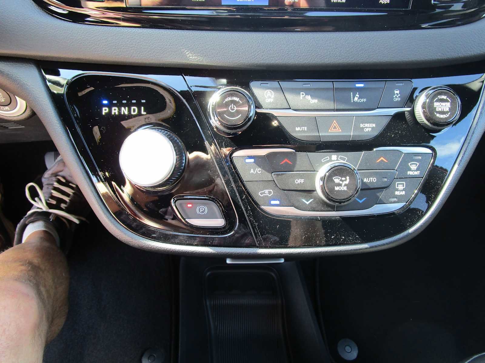 2026 Chrysler Voyager LX - Photo 25