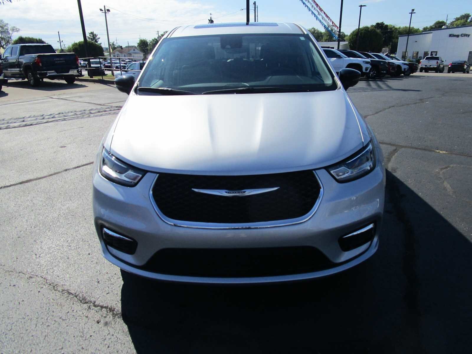 2024 Chrysler Pacifica Limited photo 3