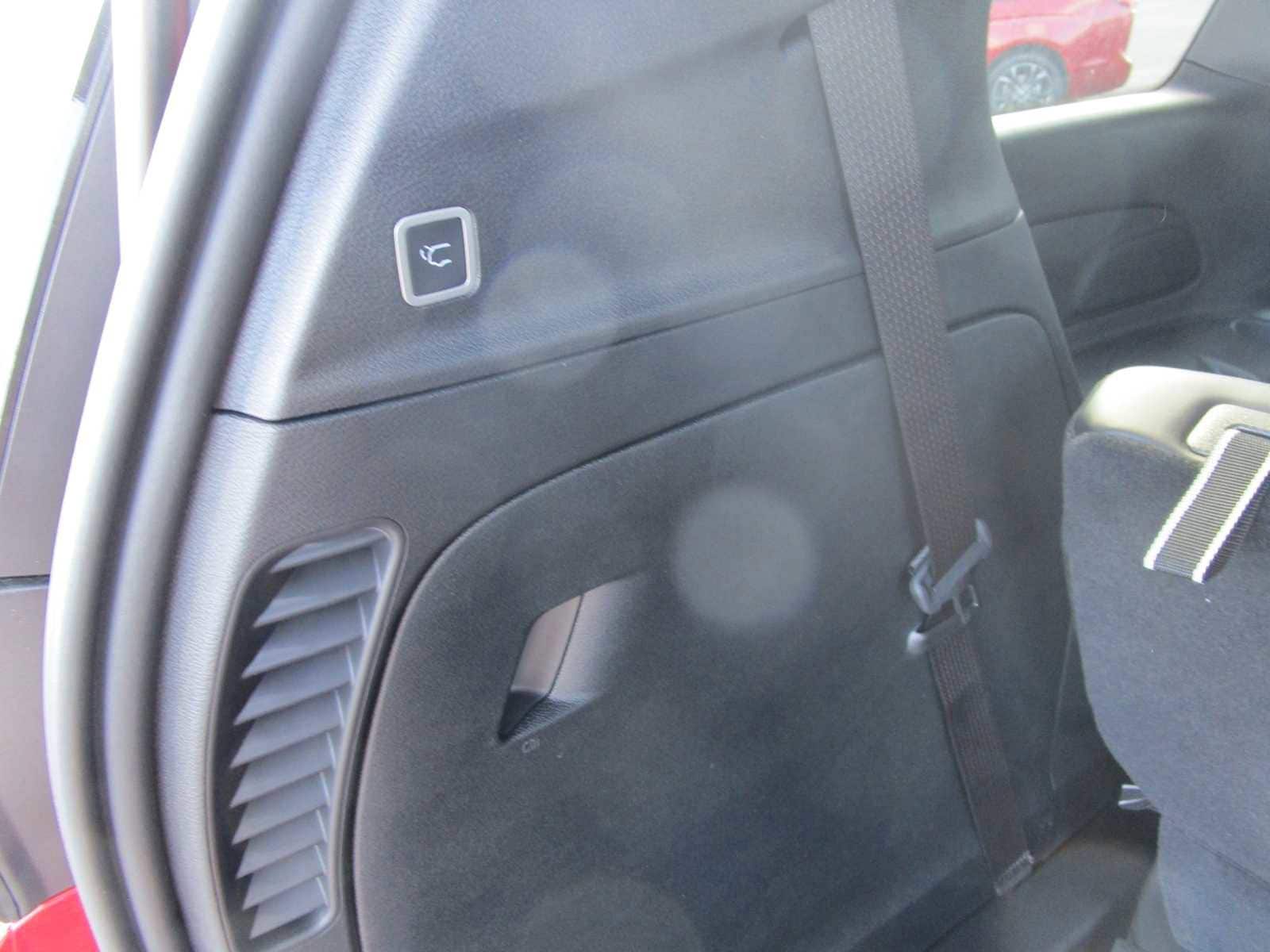 2026 Chrysler Voyager LX - Photo 11