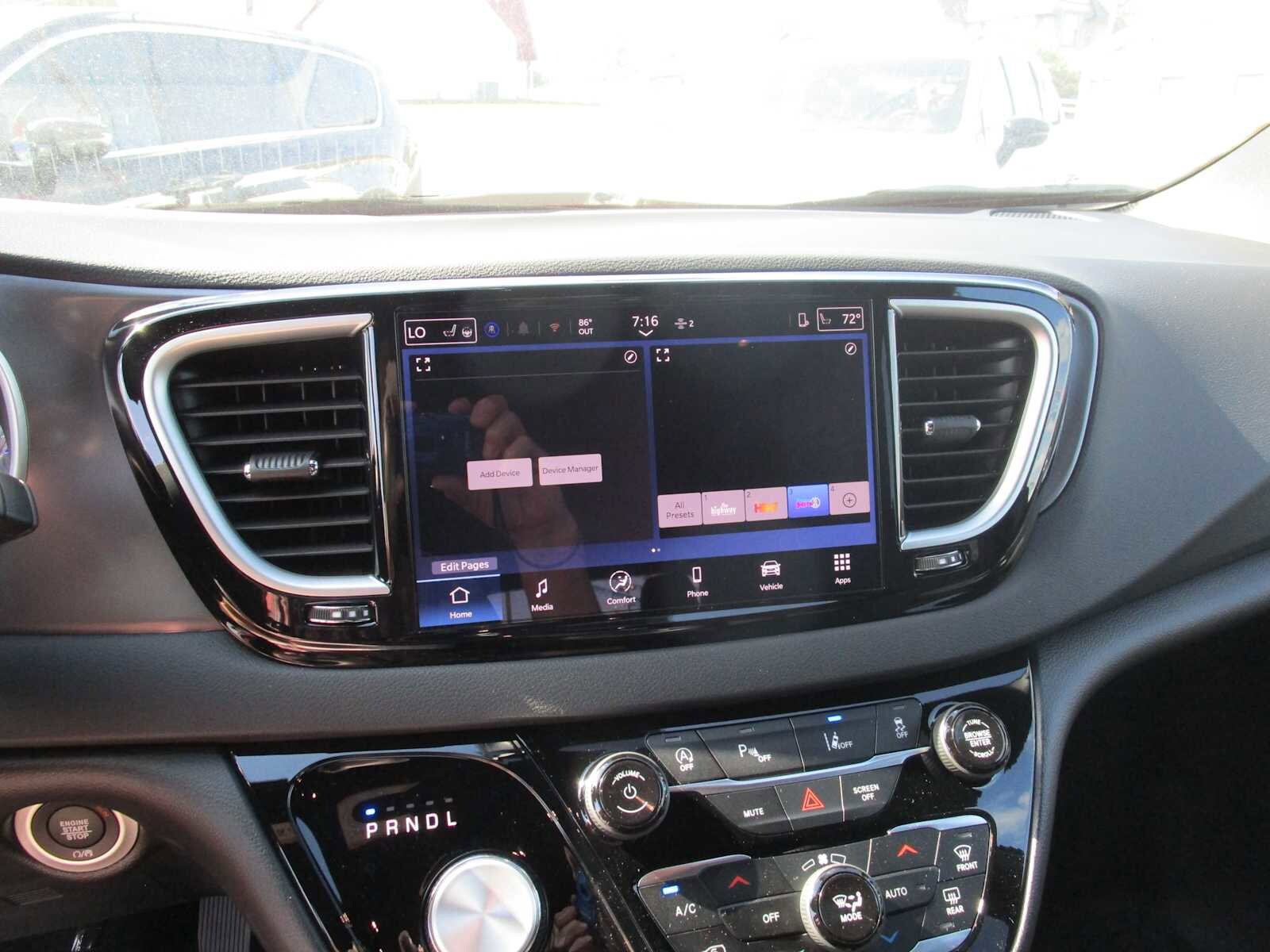 2026 Chrysler Voyager LX - Photo 27
