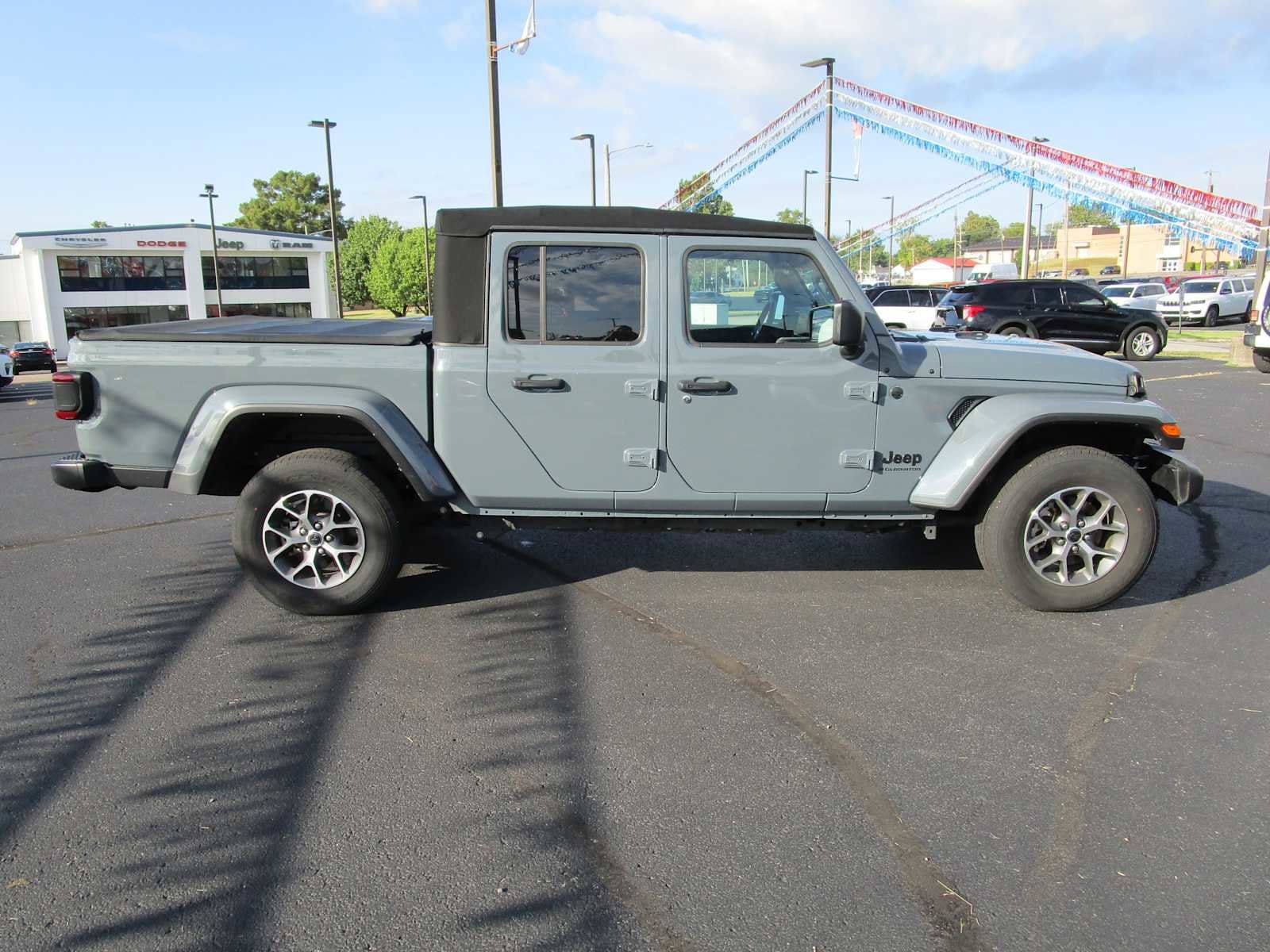 2024 Jeep Gladiator Sport