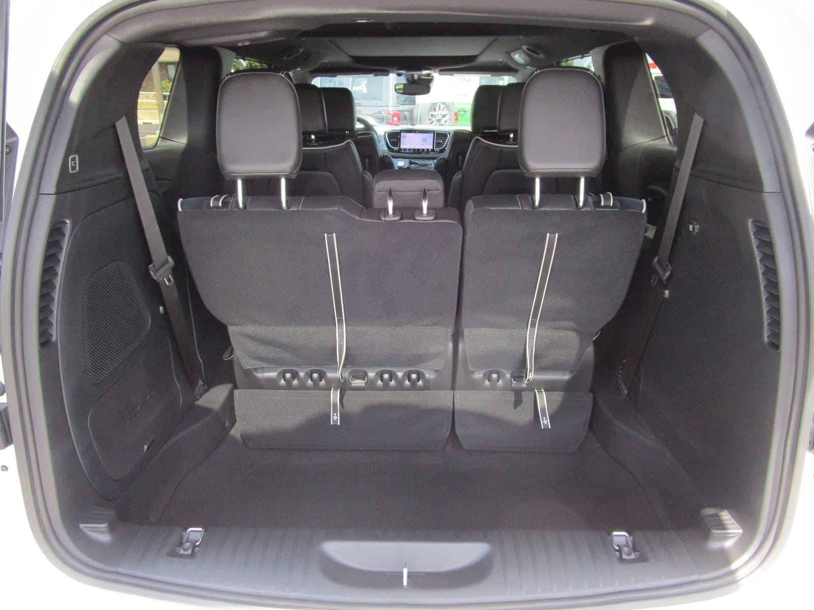 2026 Chrysler Pacifica Limited - Photo 10