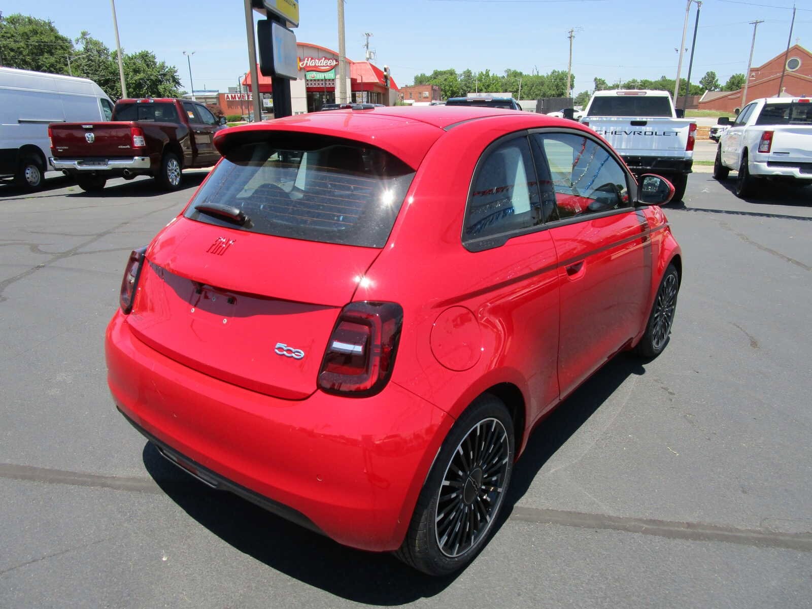 2024 Fiat 500e Red photo 4