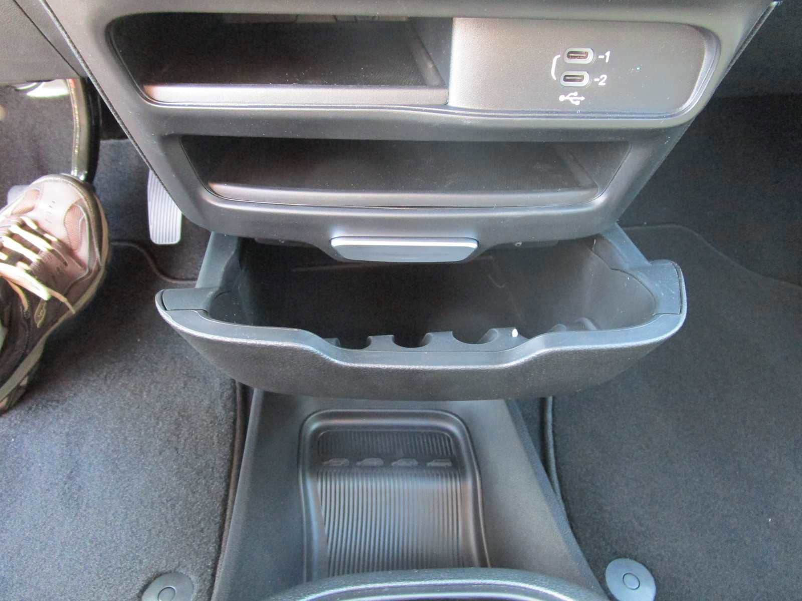 2026 Chrysler Voyager LX - Photo 24