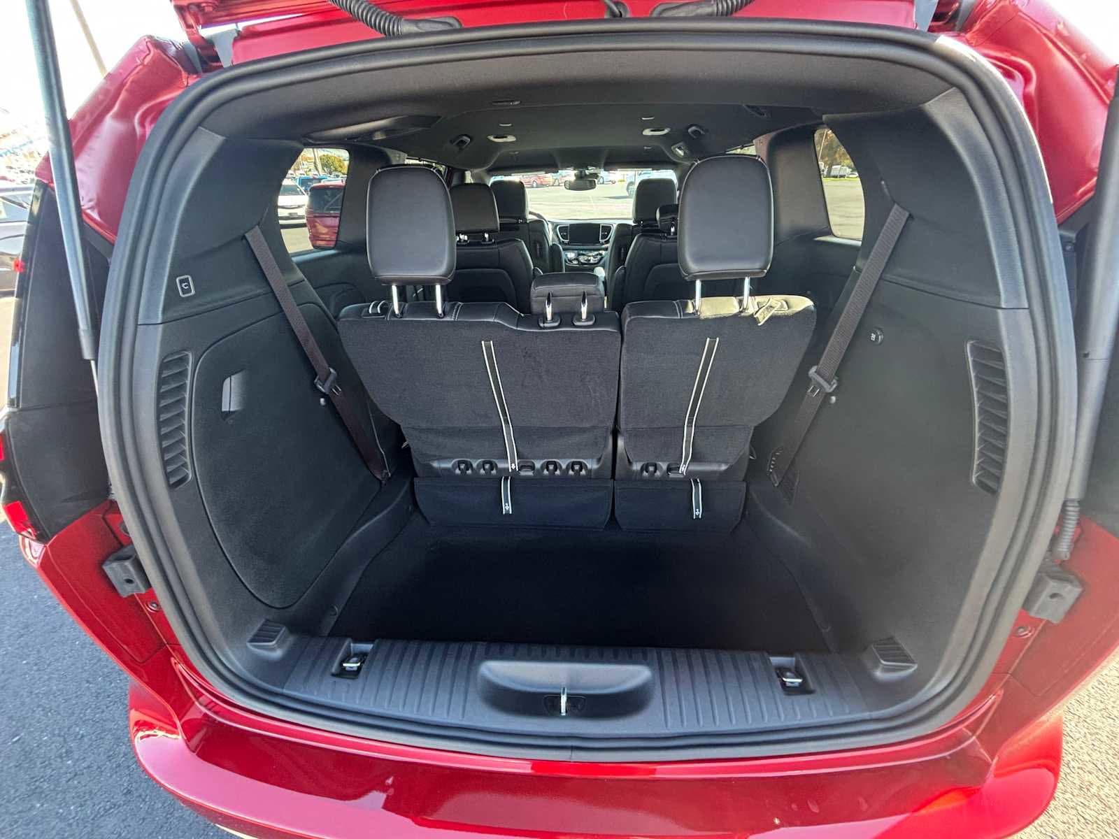 2026 Chrysler Pacifica Select - Photo 10