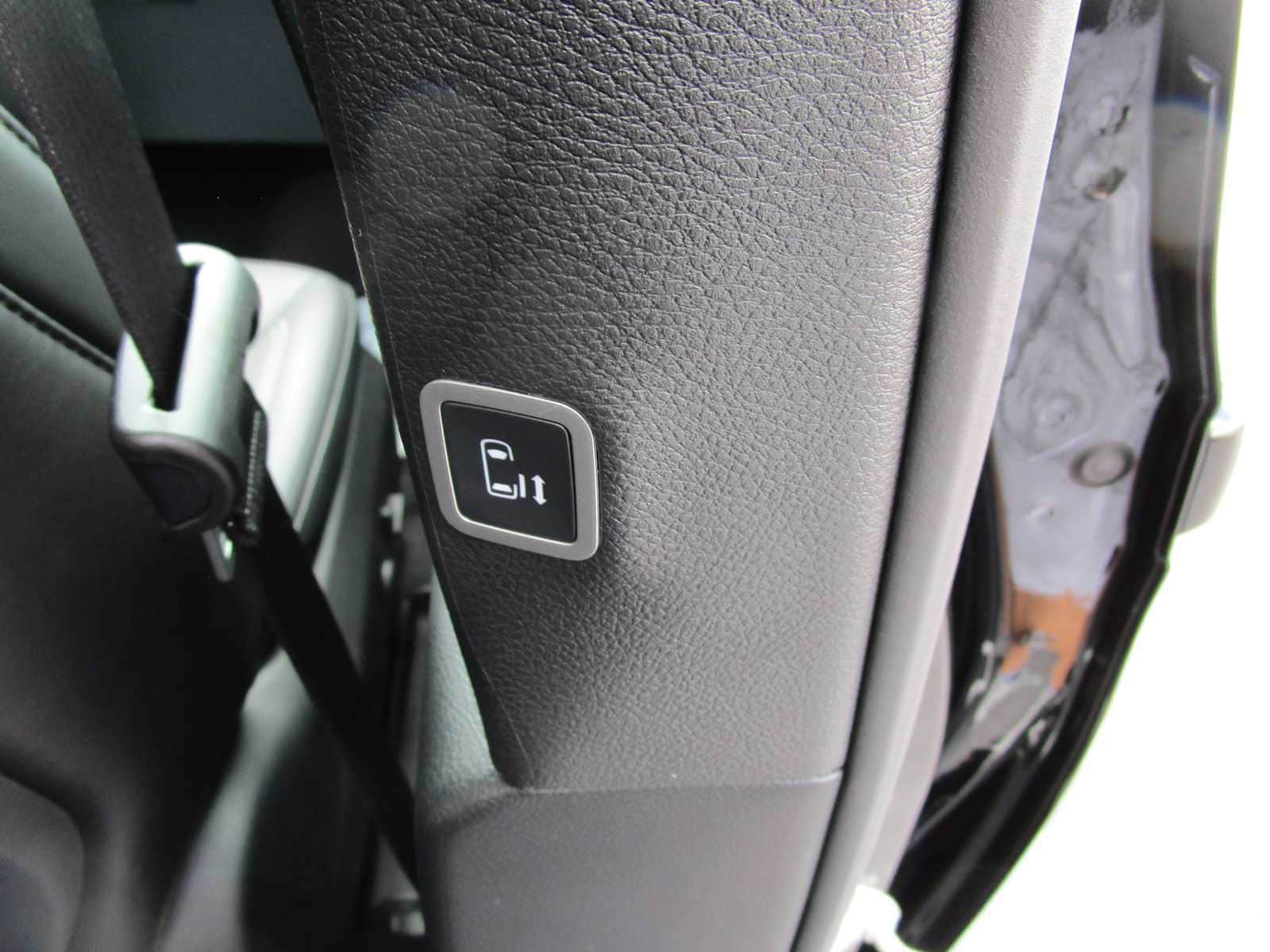 2026 Chrysler Pacifica Select - Photo 17