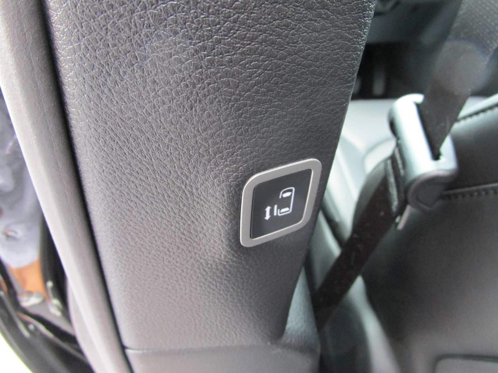 2026 Chrysler Pacifica Select - Photo 23