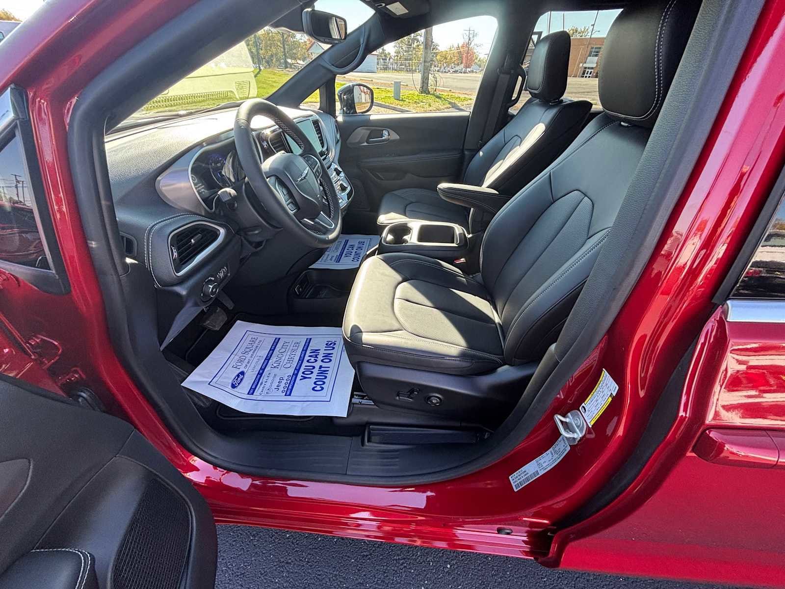 2026 Chrysler Pacifica Select - Photo 23