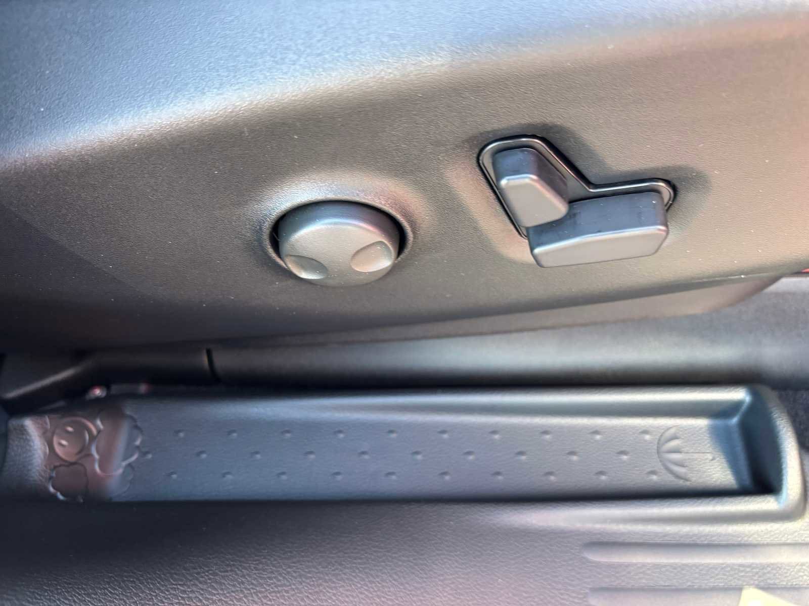 2026 Chrysler Pacifica Select - Photo 18