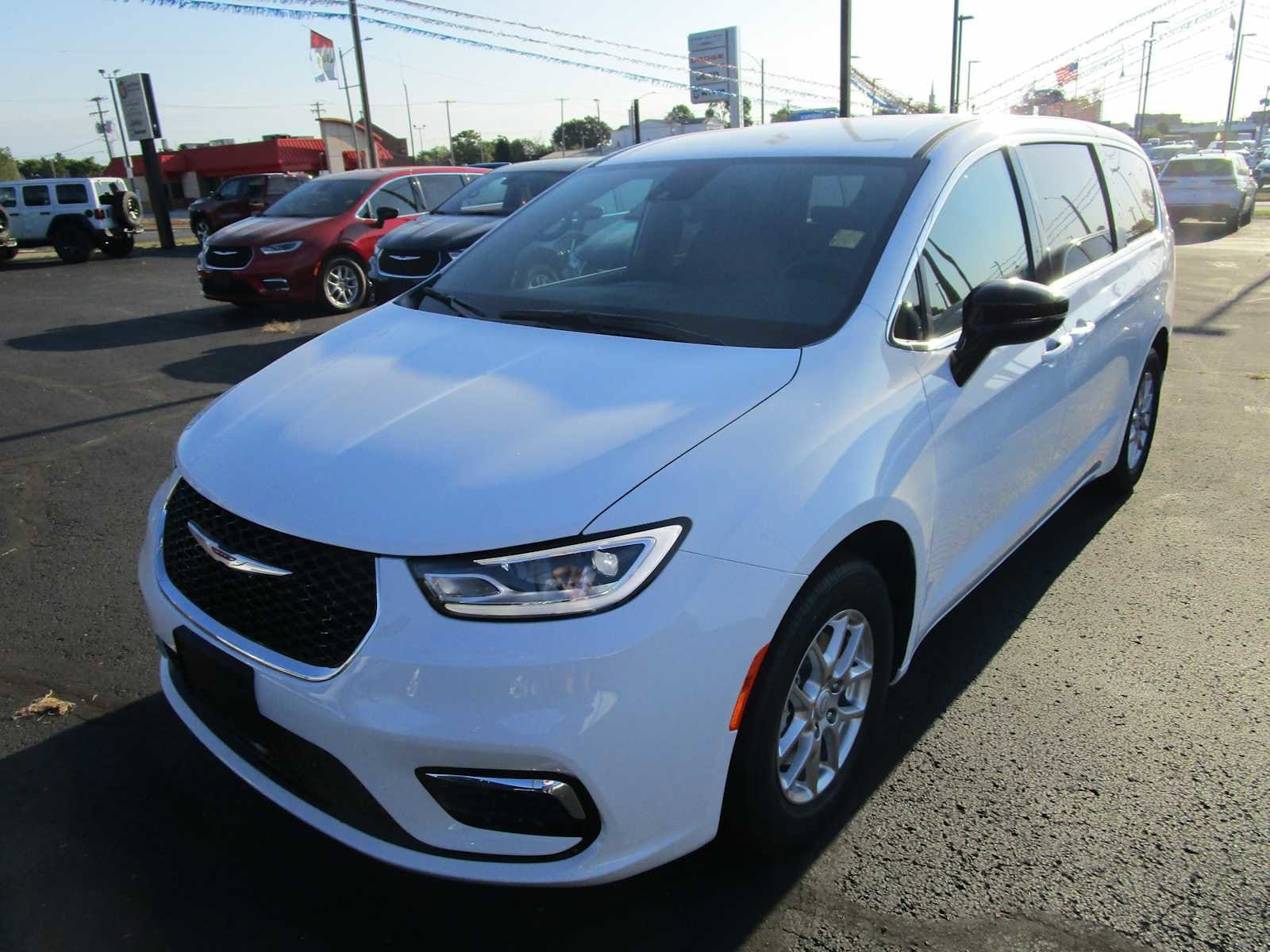 2025 Chrysler Pacifica SELECT