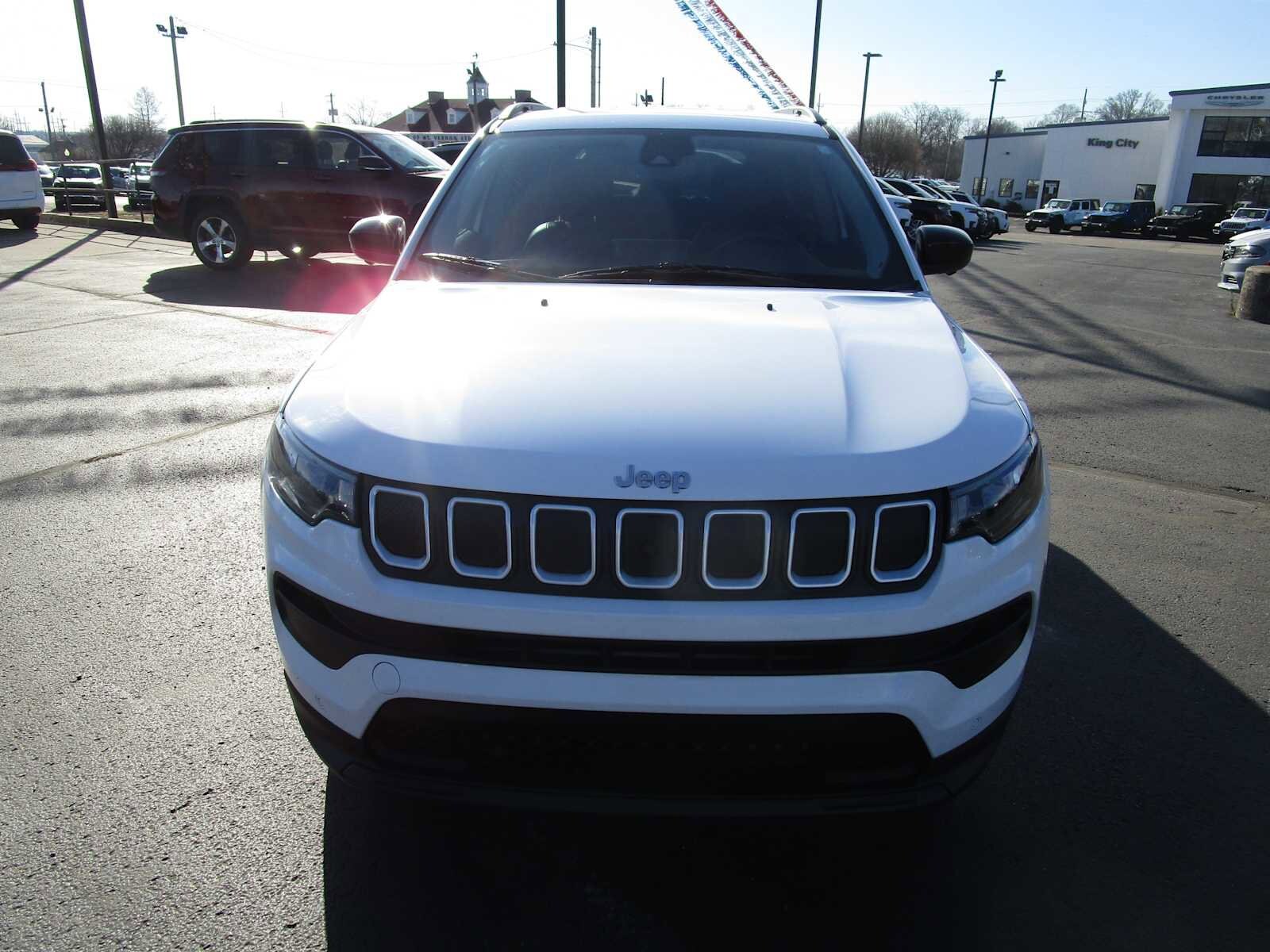 2022 Jeep Compass Latitude photo 2